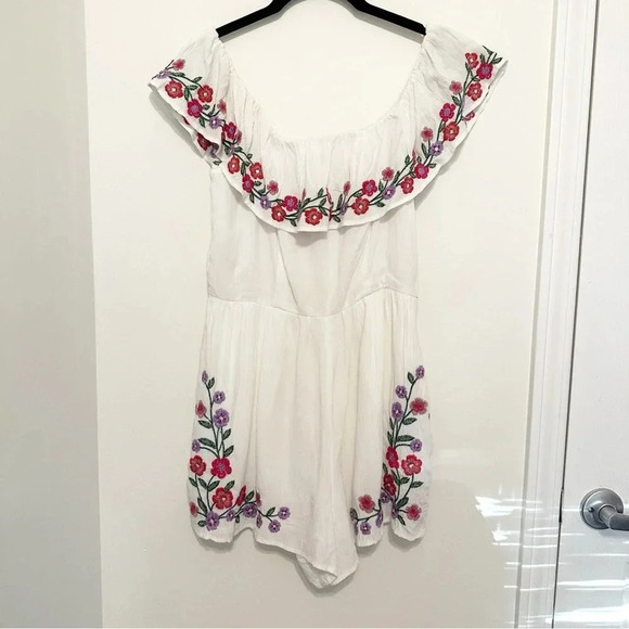 American Eagle White Romper with Floral Embroidery Size 8 - Picture 2 of 14